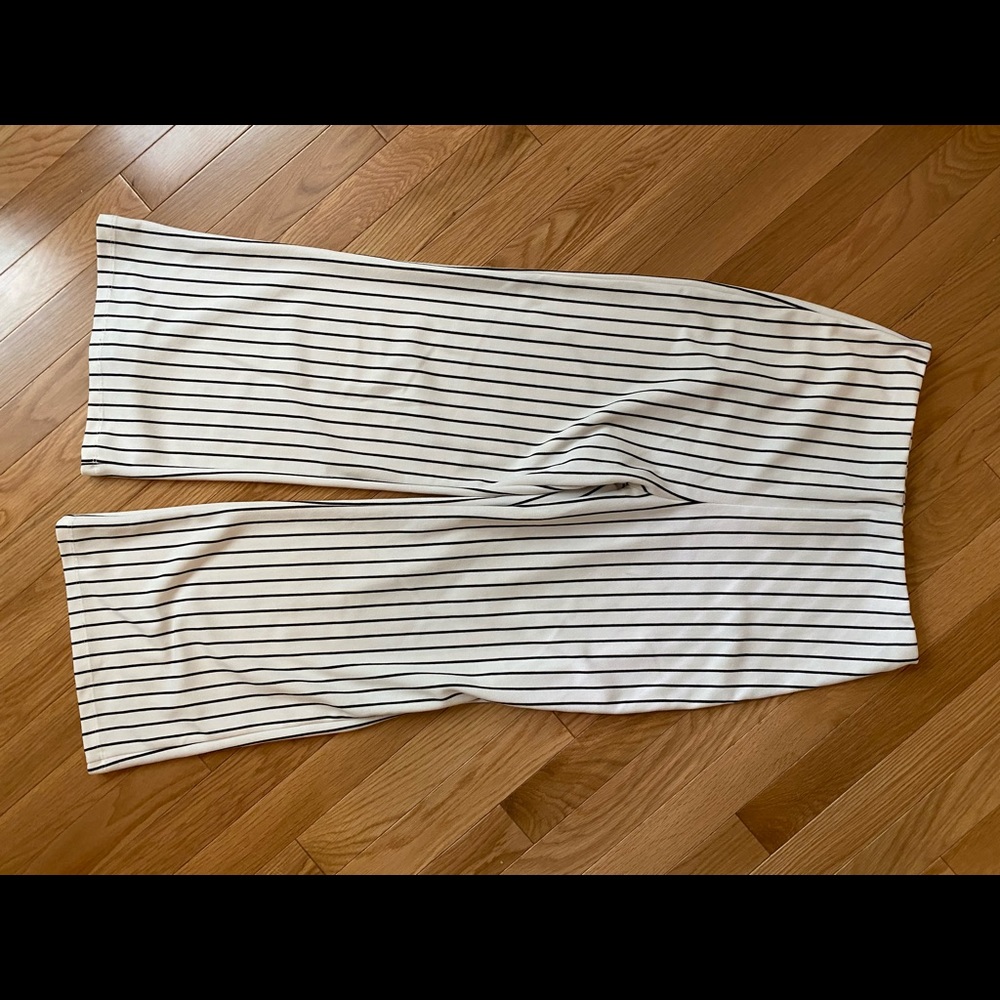 Wide cut striped pants